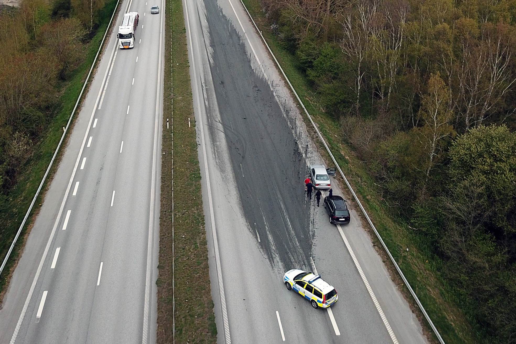 E6 Lastbil Tappade Slam över Hela Vägbanan At Foto 